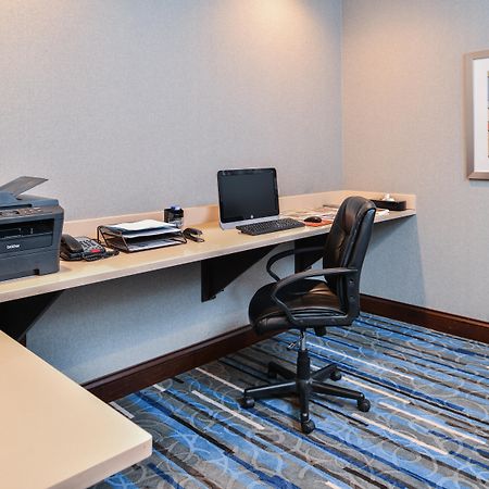 Holiday Inn Express Hotel & Suites York By Ihg Eksteriør billede